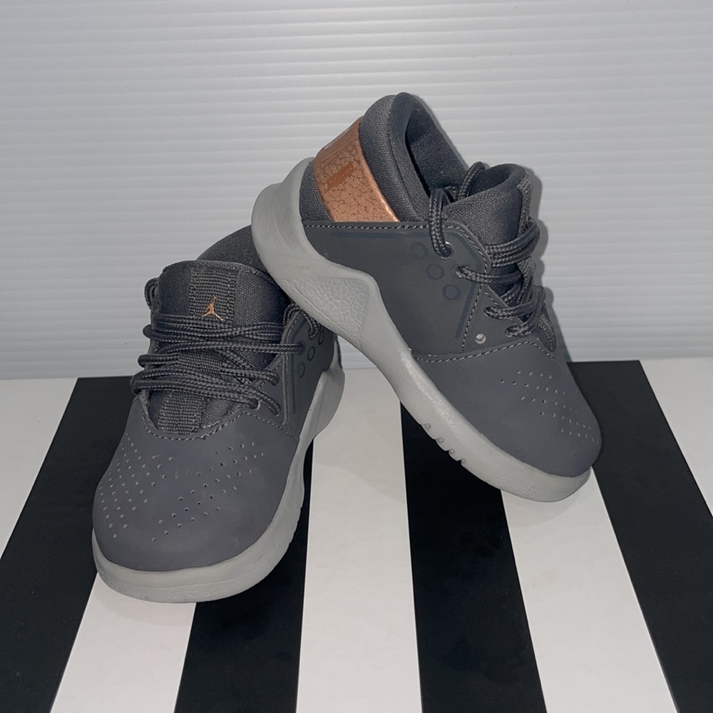 Jordan Flight Fresh Grey toddler size 5